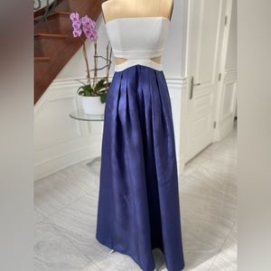 NWOT Navy/ White Strapless Gown perfect for prom!